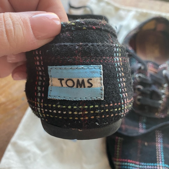 TOMS Black Multicolored Lace Up Shoes - Picture 4 of 6